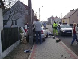 Wjechała renault w słup