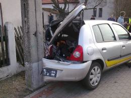 Wjechała renault w słup