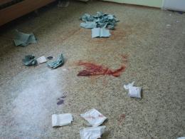 Sprawca zadał wykładowcy dwa ciosy nożem. Do czasu przybycia pogotowia, mężczyznę reanimowali studenci.