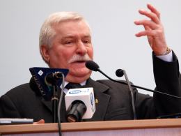 - Teraz czas na Was - mówił do licznie zgromadzonych studentów Lech Wałęsa.