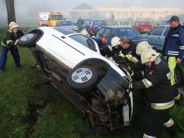 Dachowała w rowie