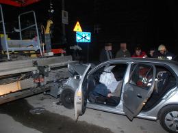 Policjant wjechał w maszynę budowlaną