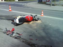 Wjechał motorem w BMW