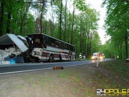 Zderzenie autobusu z ciężarówką