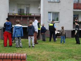 Wiązał kucyka do balkonu