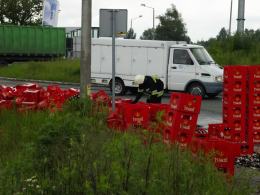 Butelki z piwem wypadły z naczepy