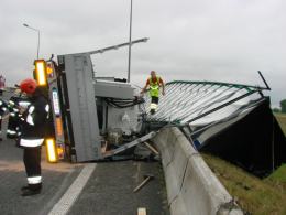 Przewrócił się wyjeżdżając z A4