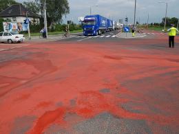 800 litrów farby rozlane na drogę