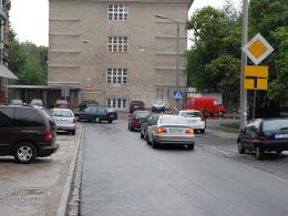 Skierowany przez skrzyżowanie ulic Waryńskiego i Luboszyckiej objazd, stał się drogą główną.