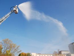 Opolscy strażacy mają nową drabinę /VIDEO/