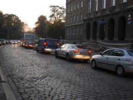Rozlany olej sparaliżował miasto