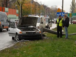 Wpadł w poślizg na zakręcie. Był pijany.