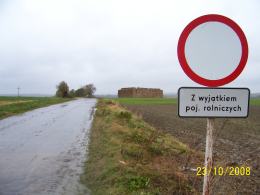 Wjechał samochodem do jeziora
