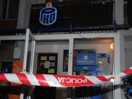 11 grudnia 2007 oskarżeni napadli na bank przy ul. Koszyka w Opolu.
