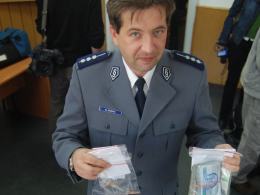 - Zabezpieczyliśmy ponad 40 tysięcy złotych, oraz kilkadziesiąt sztuk złotej biżuterii - mówi st. asp. Sławomir Szorc z Komendy Miejskiej Policji w Opolu.