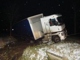 Kierowca ciężarówki zasnął za kierownicą