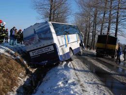 Wypadek autobusu z dziećmi