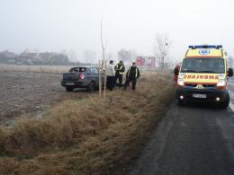 Kilkukrotnie koziołkował osobówką