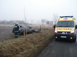 Kilkukrotnie koziołkował osobówką