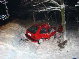 Nissan zderzył się z ciężarówką