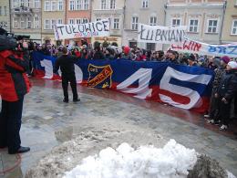Kibice Odry Opole manifestowali pod Ratuszem