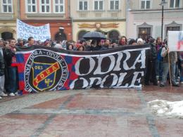 Kibice Odry Opole manifestowali pod Ratuszem