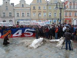 Kibice Odry Opole manifestowali pod Ratuszem