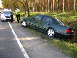 Samochód wjechał do rowu, sprawczyni próbowała uciekać
