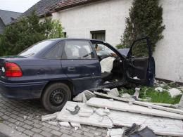 Pijana 24-latka wjechała w dom