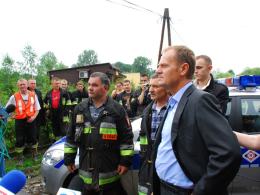 Tusk odwiedził zalane Dziewiętlice