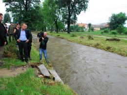 Tusk odwiedził zalane Dziewiętlice