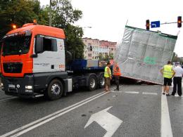 Moduł zsunął się z ciężarówki
