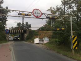 Nie zmieścili sie pod wiaduktem