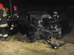 Pijany kierowca rozbił się wracając z wesela