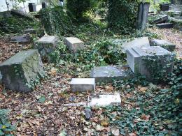 Parkourowcy zniszczyli cmentarz żydowski