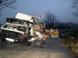 Samochód dostawczy wjechał w autobus