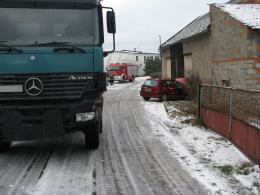Wypadek na oblodzonej drodze