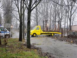 Próbowali ukraść metalową konstrukcję