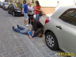 Chwilę po napadzie, bandytę zatrzymali policjanci "w cywilu".