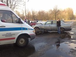 Wypadek w Dylakach: BMW i motorower