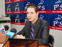 - Prezydent robi sobie ze studentów jaja - grzmiał dziś Patryk Jaki, radny PiS.