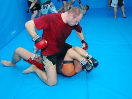 MMA: Prawie wszystkie chwyty dozwolone