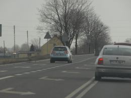Tak się kończy wyprzedzanie na skrzyżowaniu