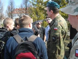 Żołnierze zapraszają do koszar