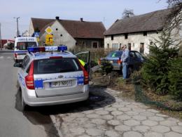 Pijany kierowca staranował płot