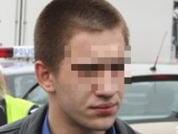 20-latek nie przejmuje się tym, że stracił prawo jazdy i ciągle siada za kierownicę. tym