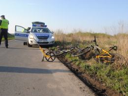 Potrącił rowerzystów, staranował samochód i uciekał. Był pijany.