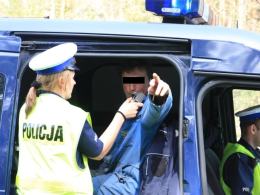 Miał trzy promile, wjechał do rowu