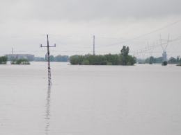 W oddali widać Metalchem - widok z Kątów Opolskich.