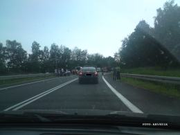 Kobieta bez prawa jazdy uderzyła w motocykl